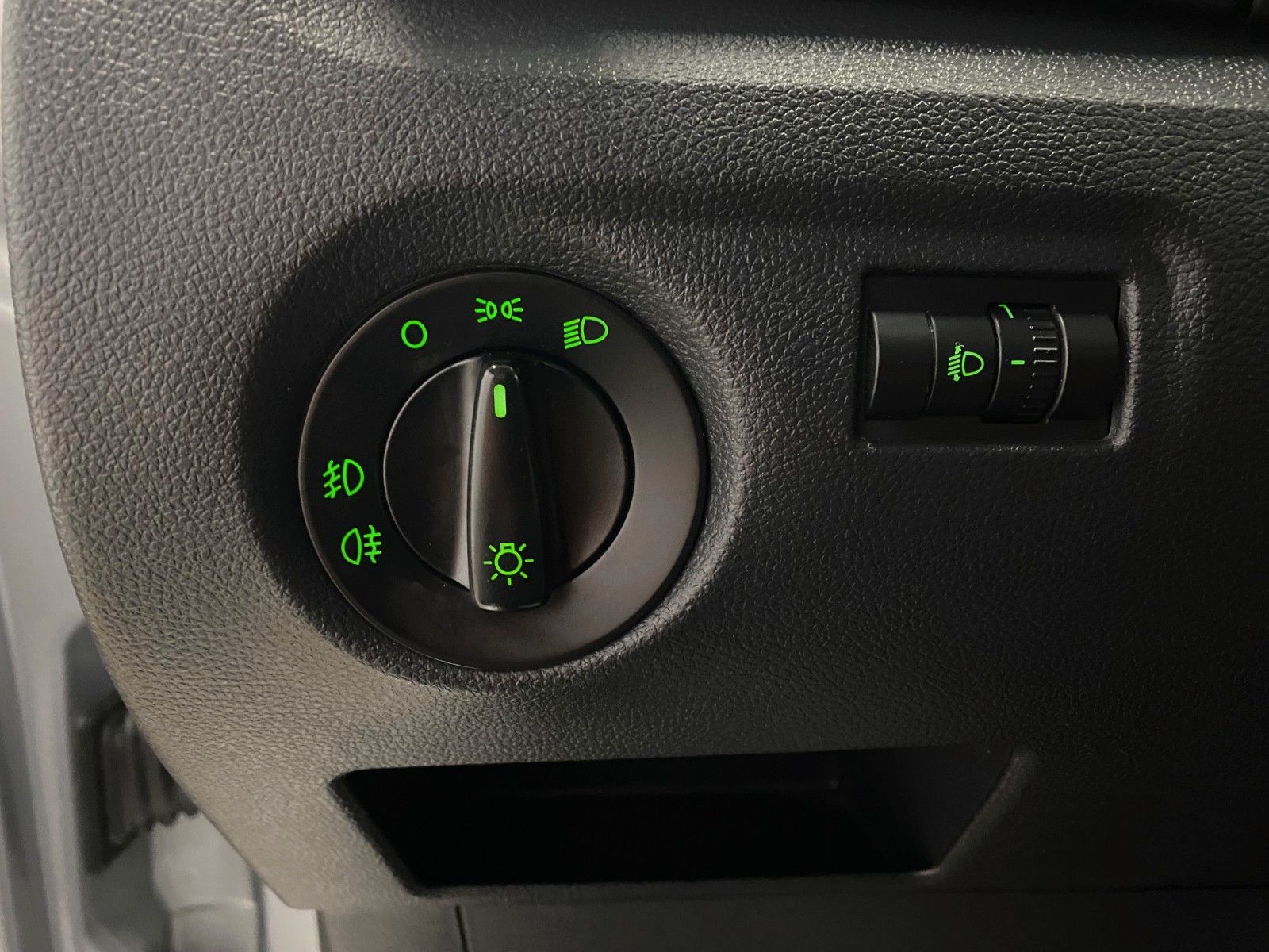 Fahrzeugabbildung SKODA Fabia 1.2l TSI 77kW Fresh+KLIMAAUTOMATIK+SHZ+PDC