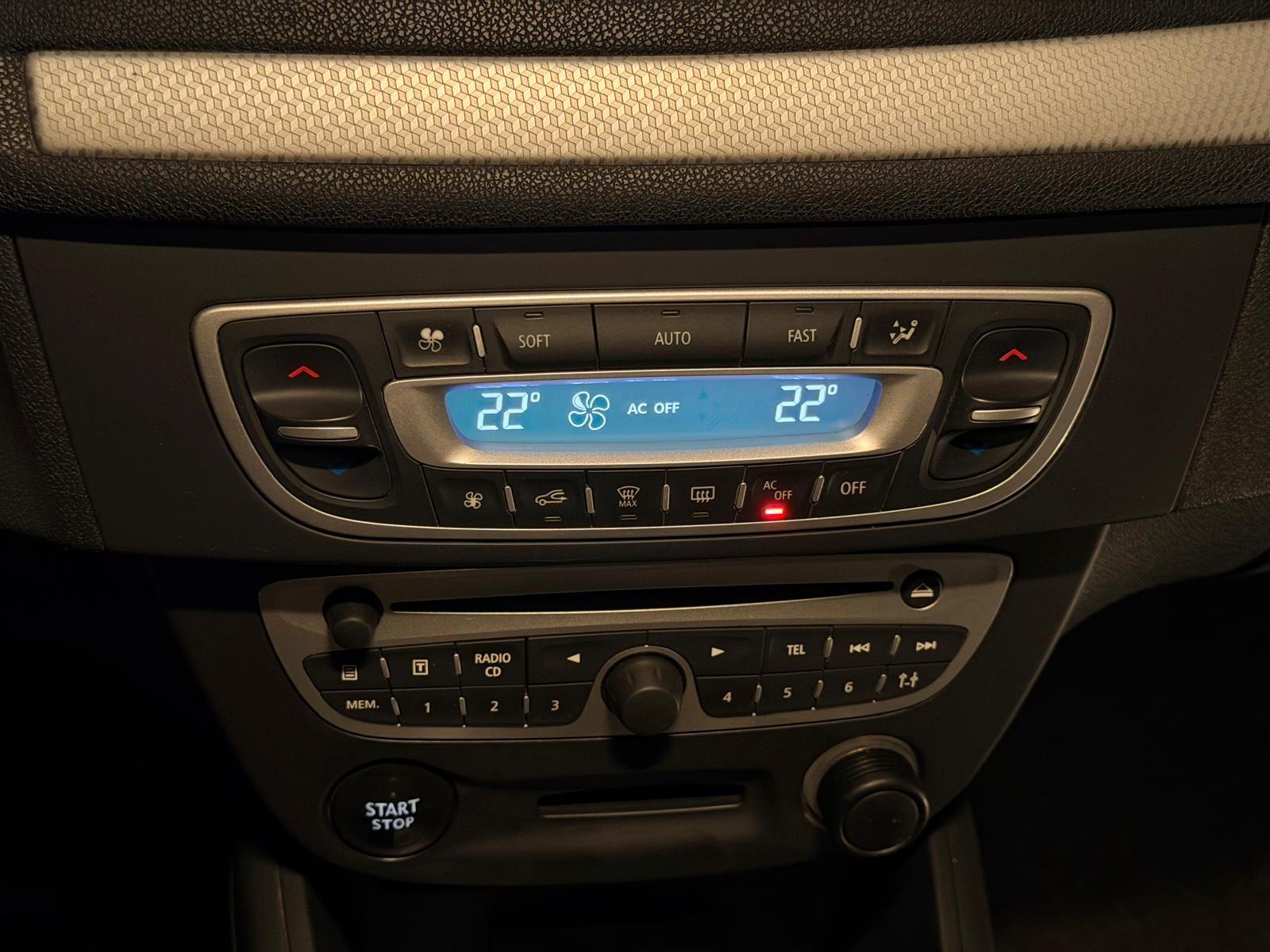 Renault Megane 2011 — photo 24