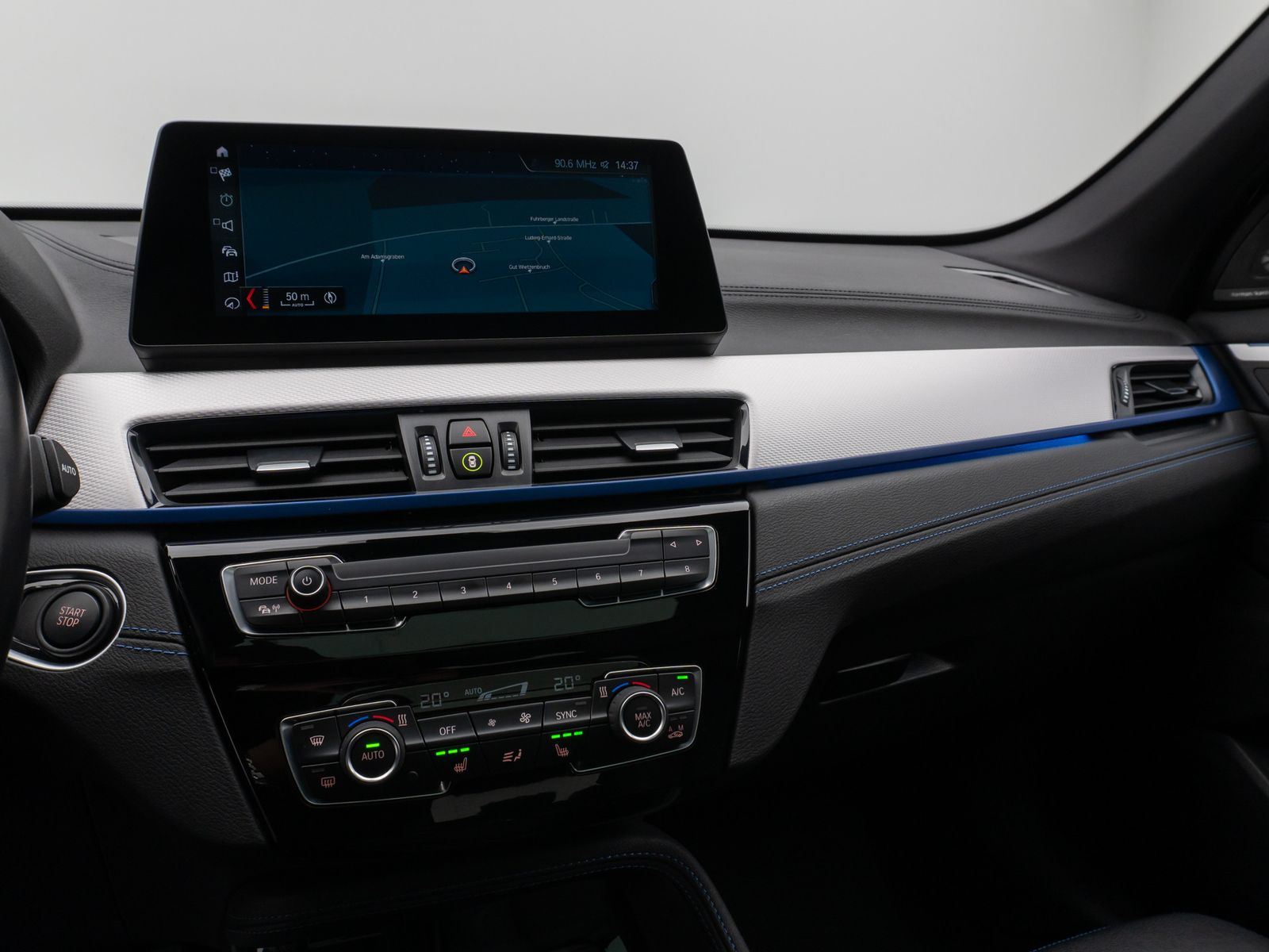 Fahrzeugabbildung BMW X1 xD25e M Sport Panorama Kamera HUD H/K Komfort