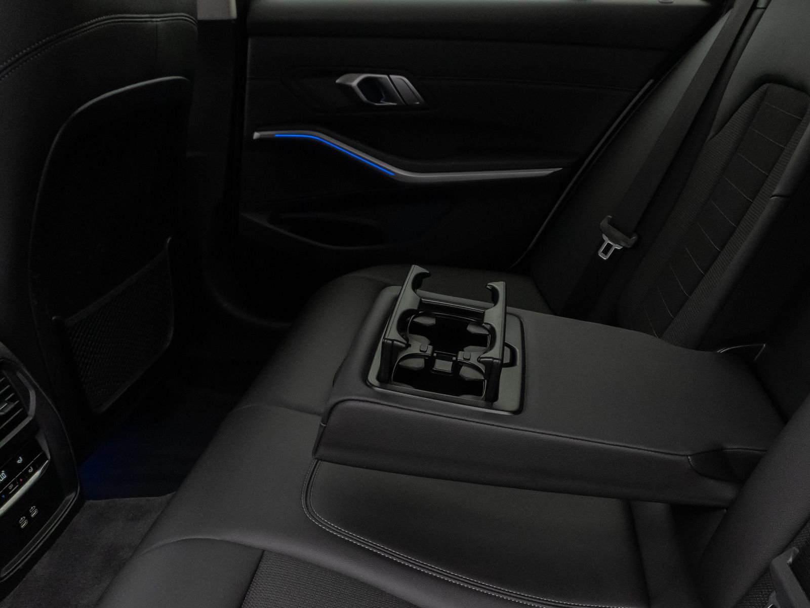 Fahrzeugabbildung BMW 320d Sport Line Kamera DAB HiFi DrivAssist Alarm