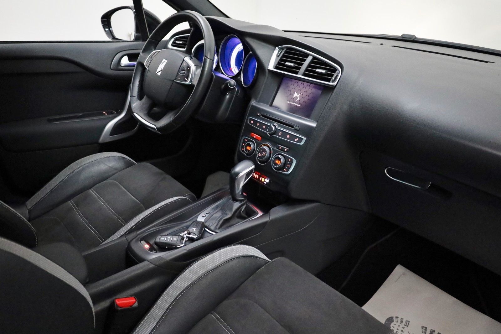 Fahrzeugabbildung DS Automobiles DS4 Crossback T.Leder,Navi,Kamera,SH,