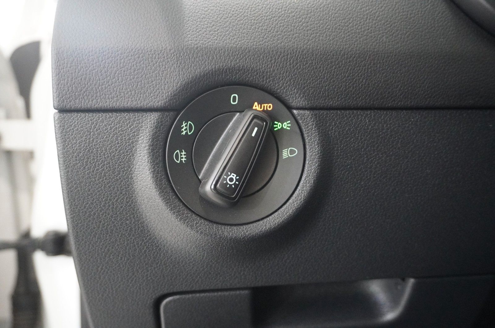Fahrzeugabbildung SKODA Octavia Combi 1.8 TSI STYLE DSG NAVI/LED/SHZ/DAB