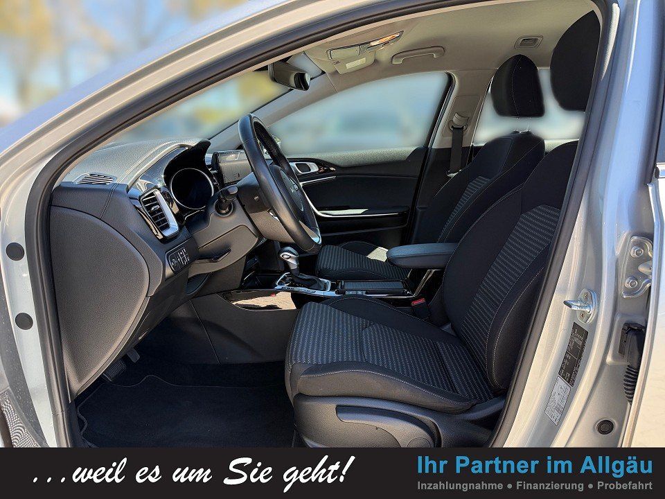 Fahrzeugabbildung Kia CEED KOMBI 1.5T 7DCT SPIRIT 1HD NAVI+LED+JBL+PDC