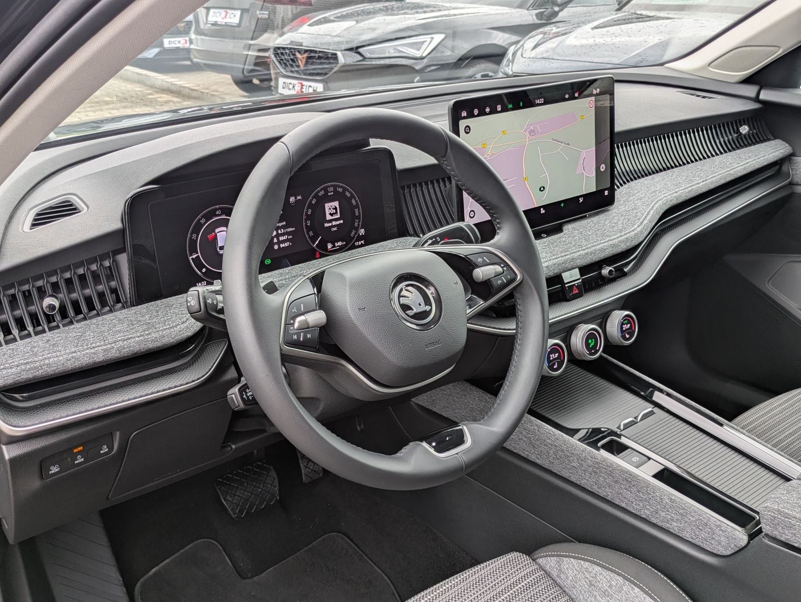 Fahrzeugabbildung SKODA Superb 2.0 TDI 4x4 Selection MATRIX*AHK*5J GAR.