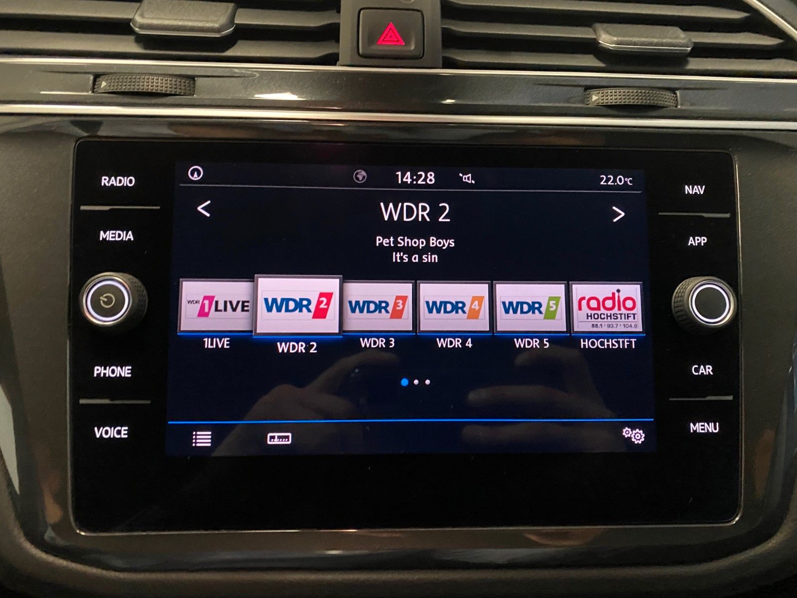 Fahrzeugabbildung Volkswagen Tiguan 1.5 TSI Comfortline+AHK+NAVIGATION+ACC+CD