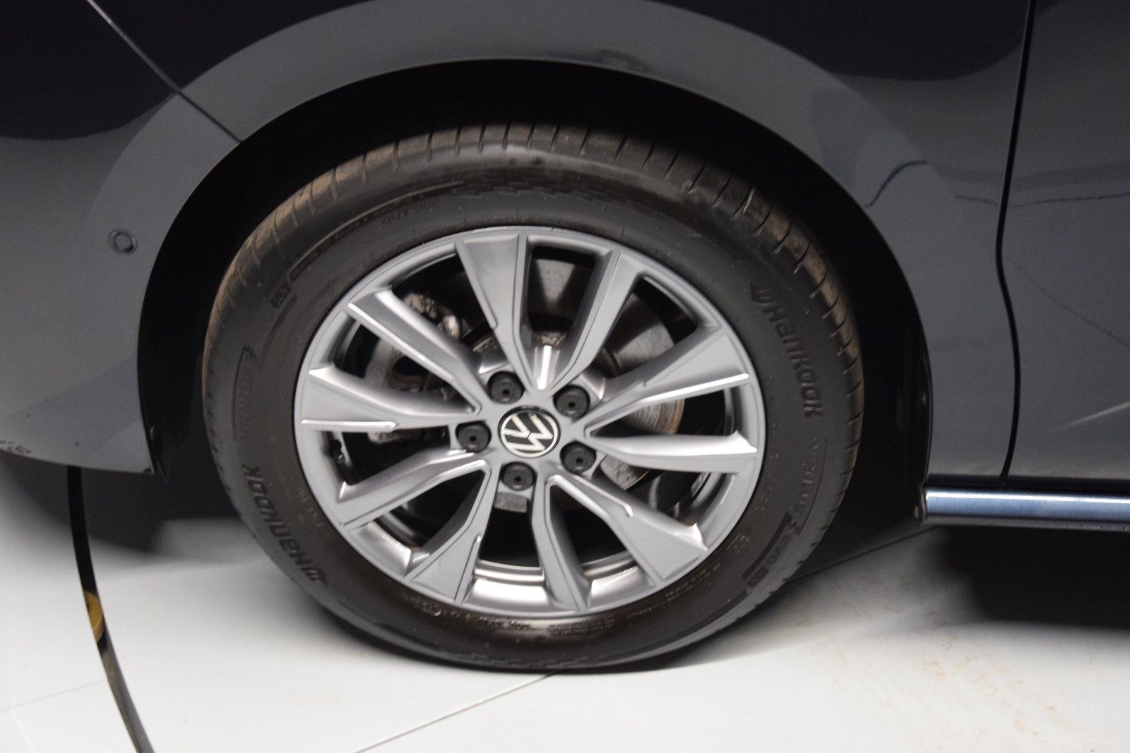 Fahrzeugabbildung Volkswagen T7 Multivan Pano ACC Keyless 3-Zonen Standheiz