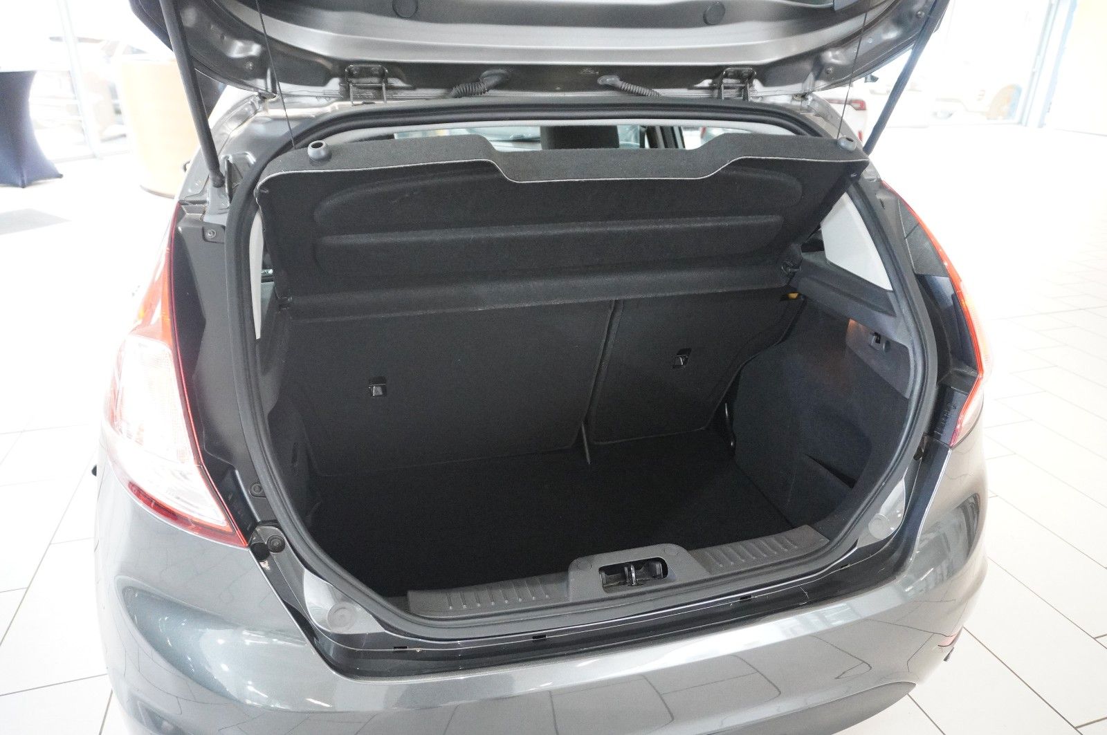 Fahrzeugabbildung Ford Fiesta 1,0 TREND 5-TÜR LED/SHZ/PDC/NEBEL/USB