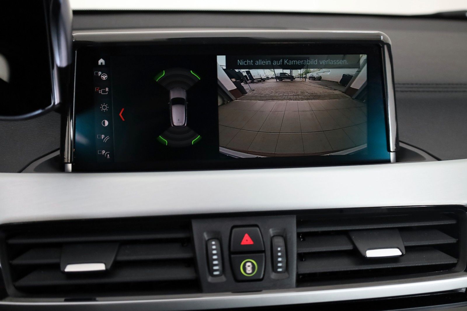 Fahrzeugabbildung BMW X2 sDrive 20 i Advantage Plus,Navi,Kamera,AHK+WR