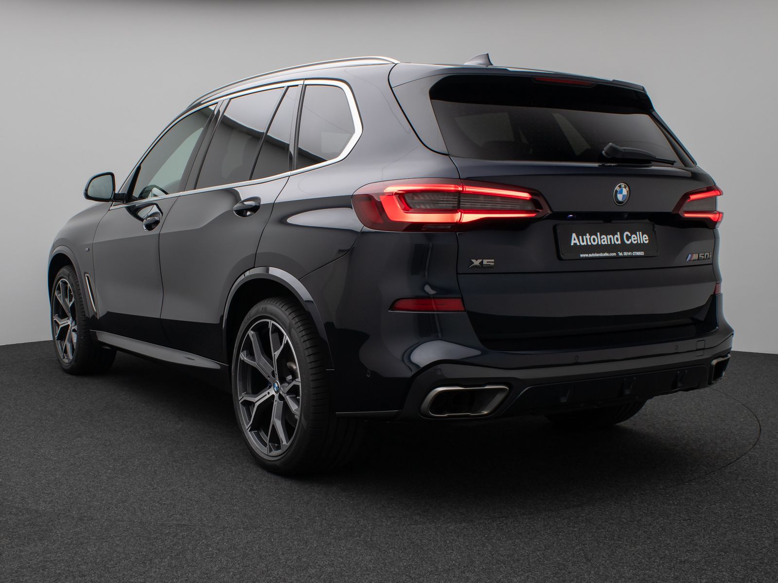 Fahrzeugabbildung BMW X5 M50i Panorama 360° Laser HUD DAB HiFi SoftCL