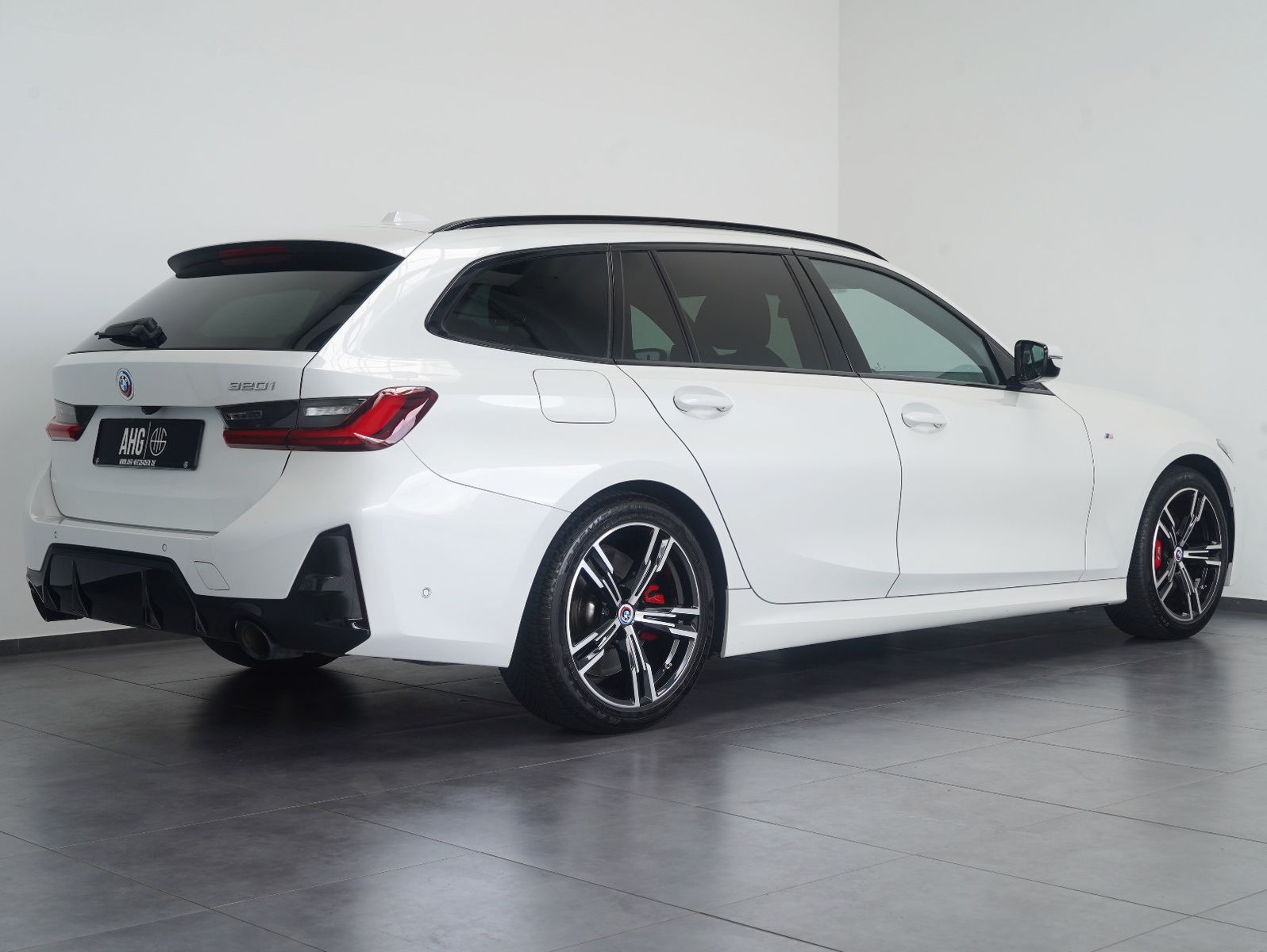 Fahrzeugabbildung BMW 320 i Touring M Sport SHADOW/WIDE/HEADUP/PANO