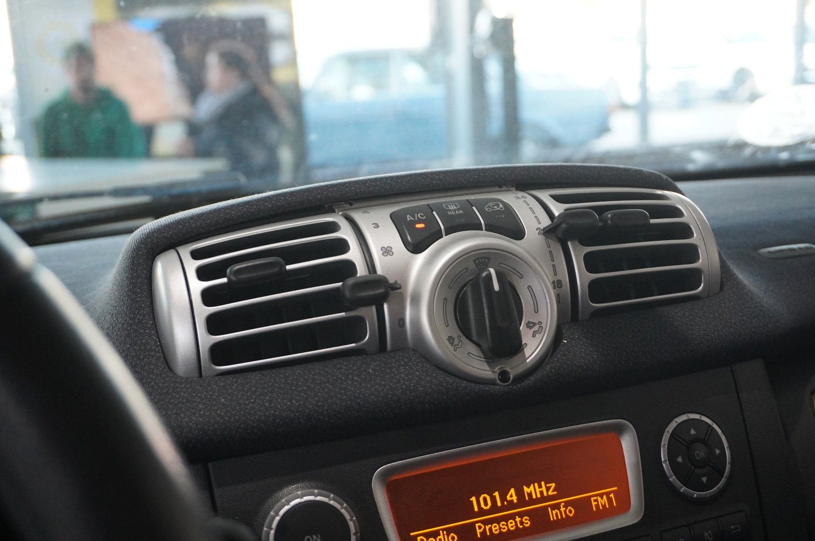 Fahrzeugabbildung Smart ForTwo 1.0 COUPE PASSION AUTOM. KLIMA/PANO/RADIO