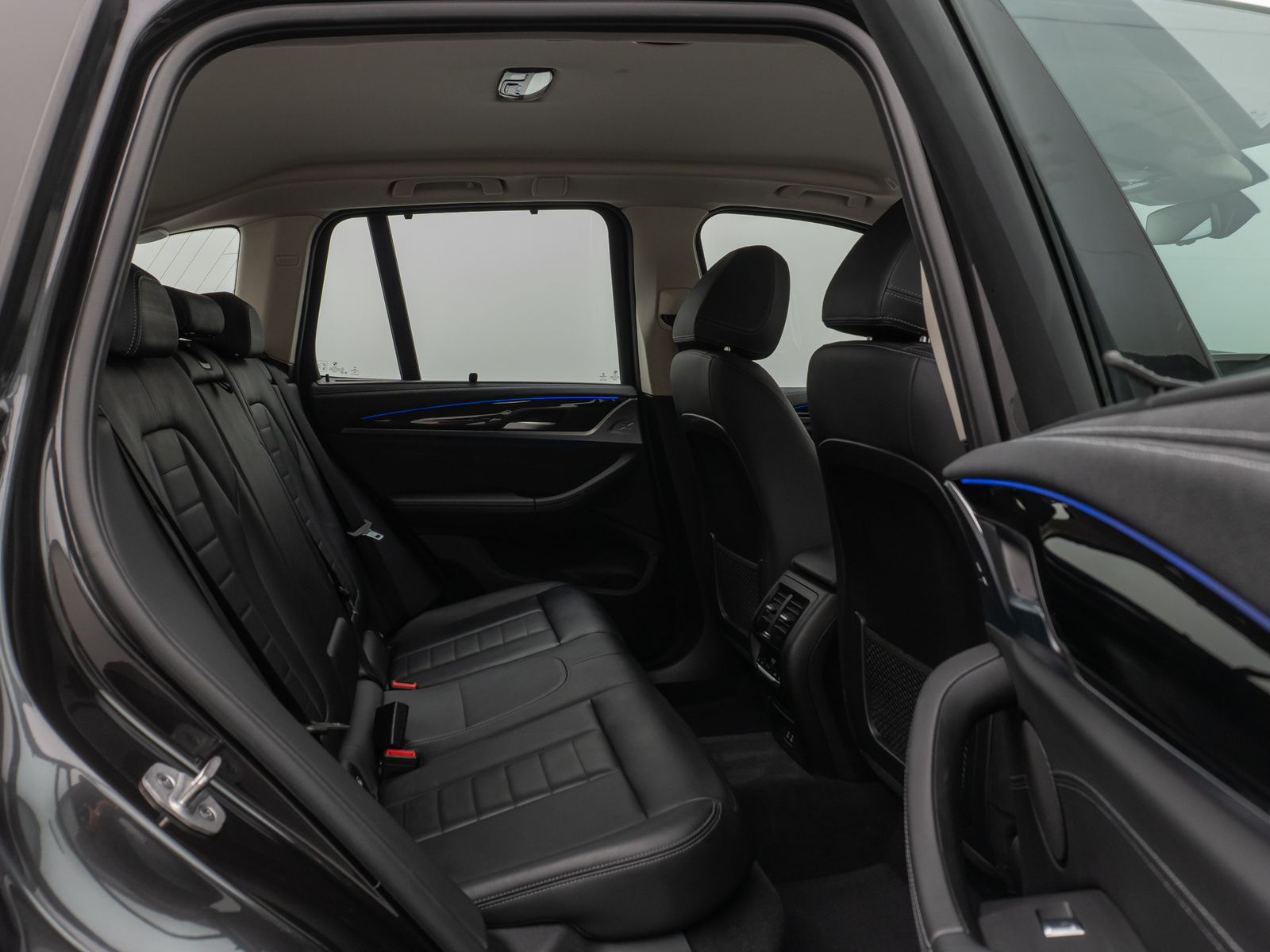 Fahrzeugabbildung BMW X3 xD30d LuxuryLine 360°HUD DAB HiFi AHK Komfort