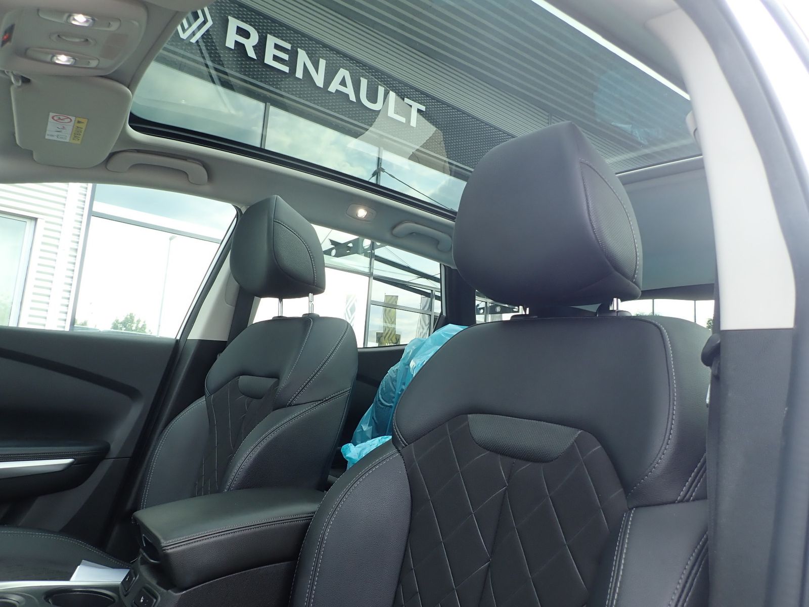 Fahrzeugabbildung Renault Kadjar TCe 160 EDC LIMITED/AUTOMATIK/SHZ/NAVI