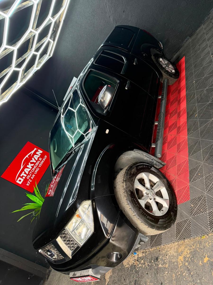 Nissan Navara Double Cabine SE 4x4 | 171 ch | BVA | Double cabine | Phares bi-xénon | Sièges chauffants | GPS | Attelage amovible