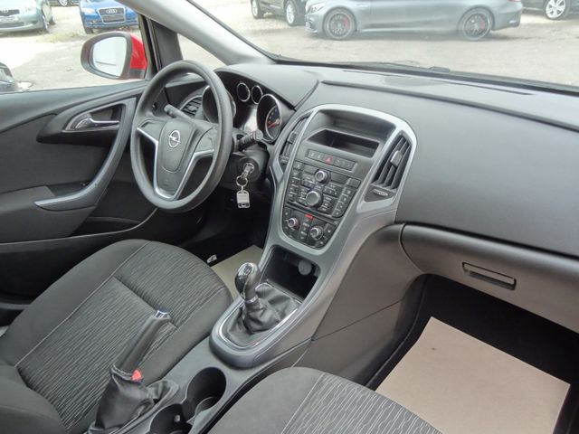 Fahrzeugabbildung Opel Astra J Lim. 5-trg. Selection