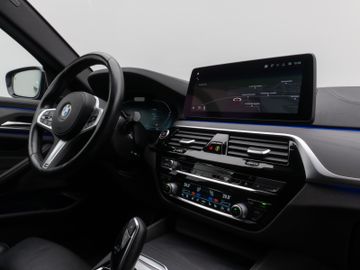 Fahrzeugabbildung BMW 530d Tour Luxury HUD ACC H/K AHK Komfortsitz 20"