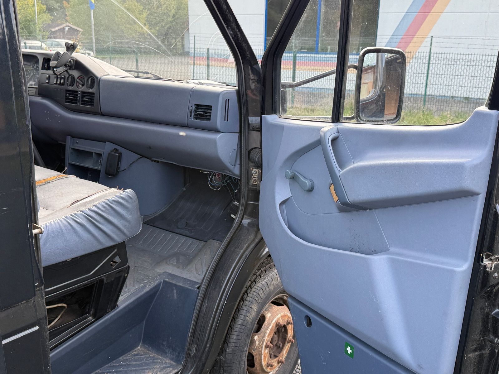 Fahrzeugabbildung Mercedes-Benz Sprinter 412 D Abschleppwagen Klima 3-Sitzer