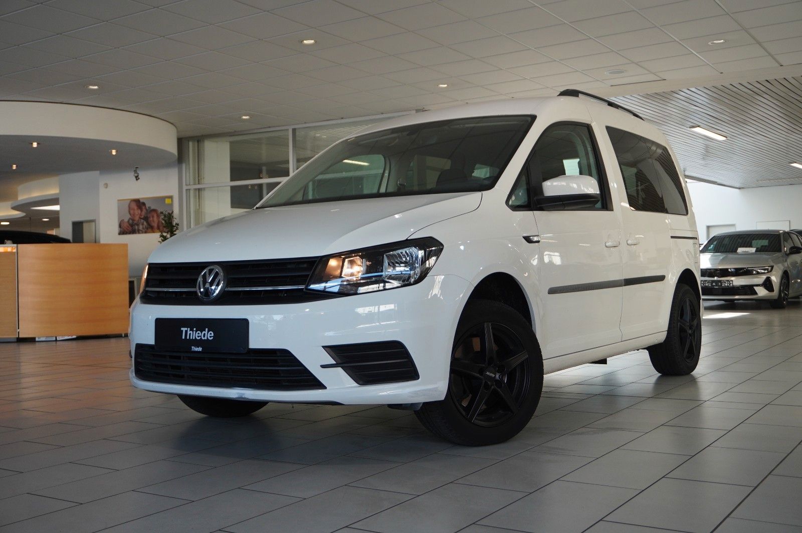 Fahrzeugabbildung Volkswagen Caddy 1.4 TSI TRENDLINE DSG 5-SITZE KLIMA/AHK