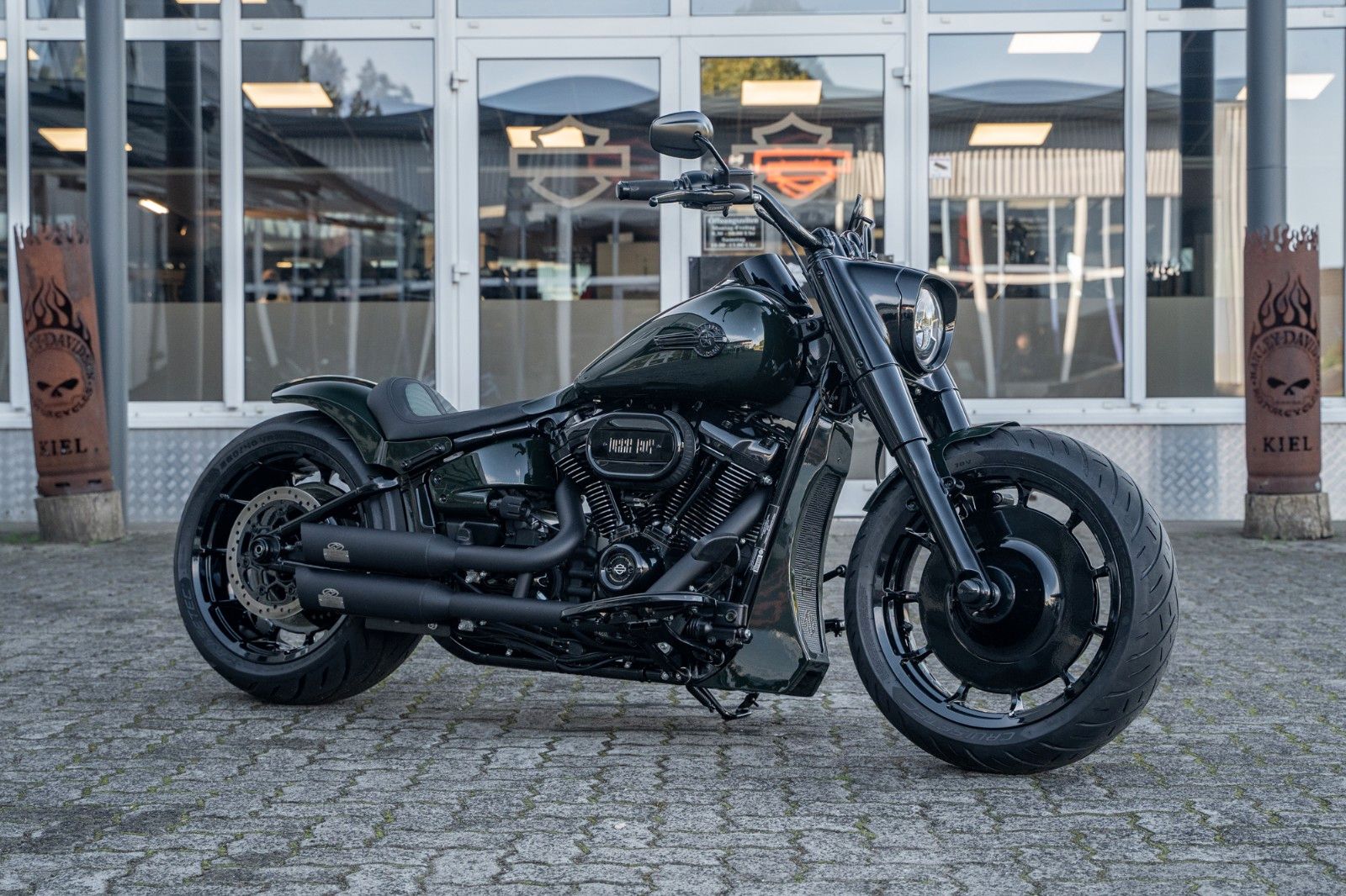 Fahrzeugabbildung Harley-Davidson GREEN DARK FAT BOY FLFBS 114 MY24 -JEKILL&HYDE-