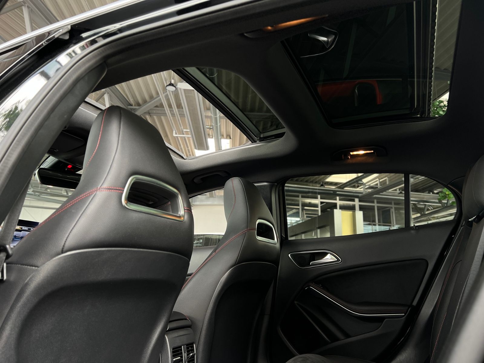 Fahrzeugabbildung Mercedes-Benz GLA 250 AMG 4Matic LED PANO KLIMA