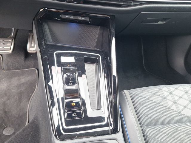 Golf VIII R-Line 1.5 eTSI DSG LED-Plus, Pano, Wi