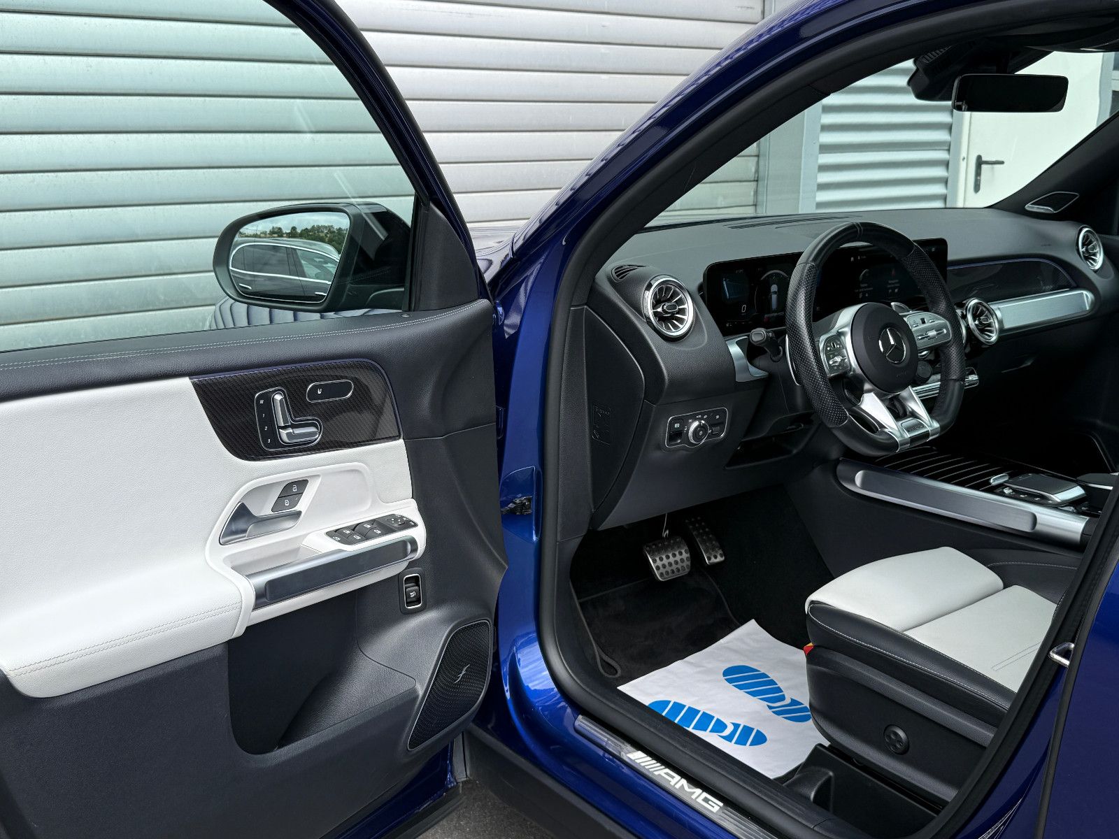 Fahrzeugabbildung Mercedes-Benz GLB 35 AMG 4Matic ACC Burmester 360°K Pano Night