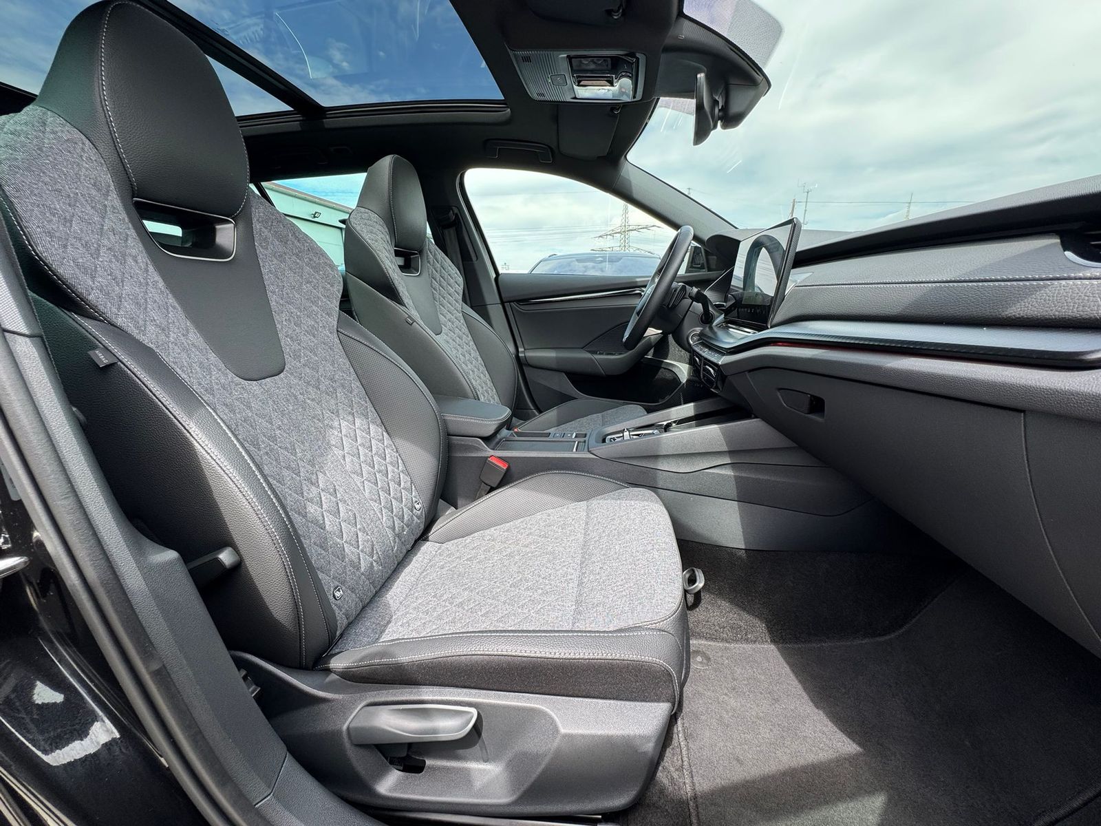Fahrzeugabbildung SKODA Octavia 2.0 DSG Sportline MATRIX*PANO*CANT.*5J.G