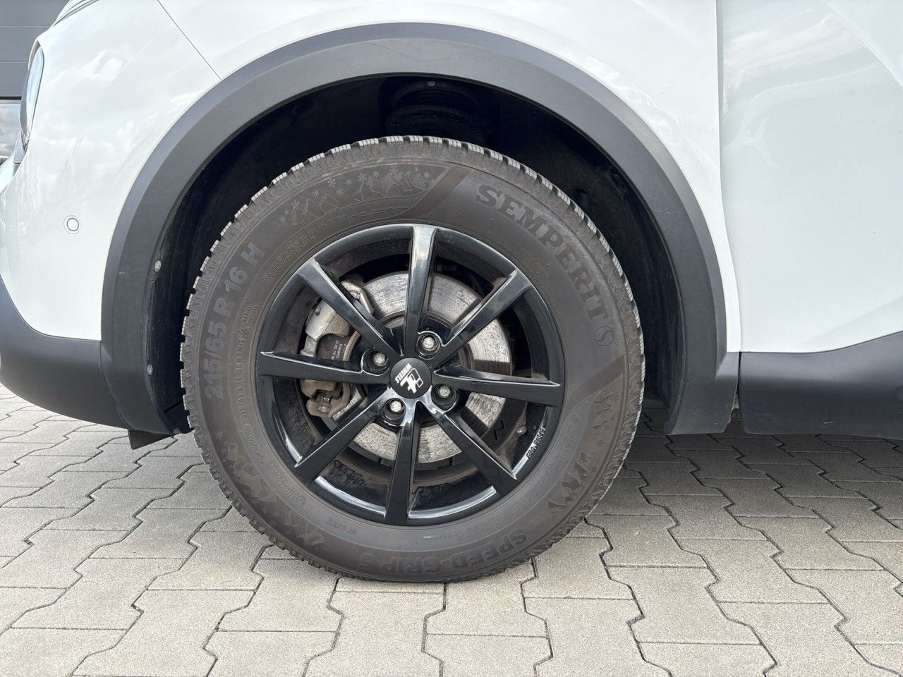 Fahrzeugabbildung Citroën ë-C4 136 Shine