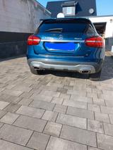 Mercedes-Benz GLA 220 d 4MATIC DCT - - Mercedes-Benz GLA-Class: Von Privat