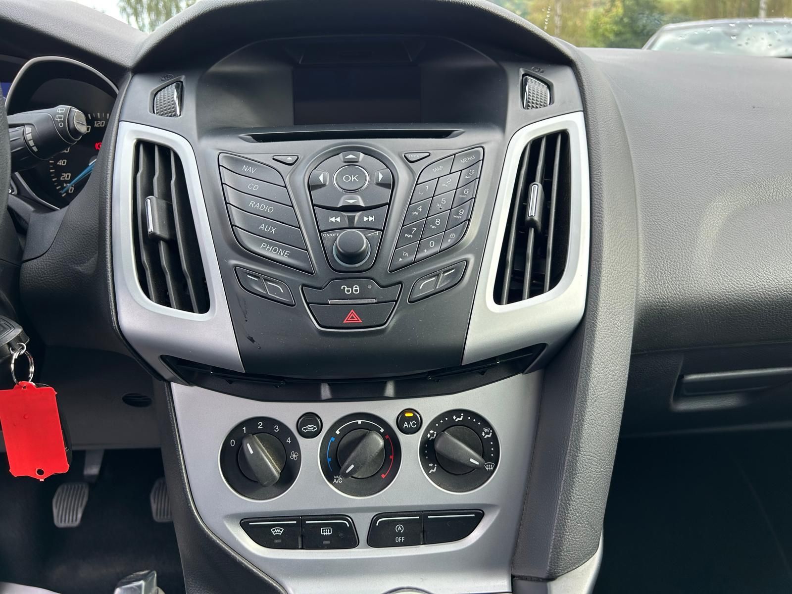 Fahrzeugabbildung Ford Focus Turnier°Champions Edition°Navi°Shz°