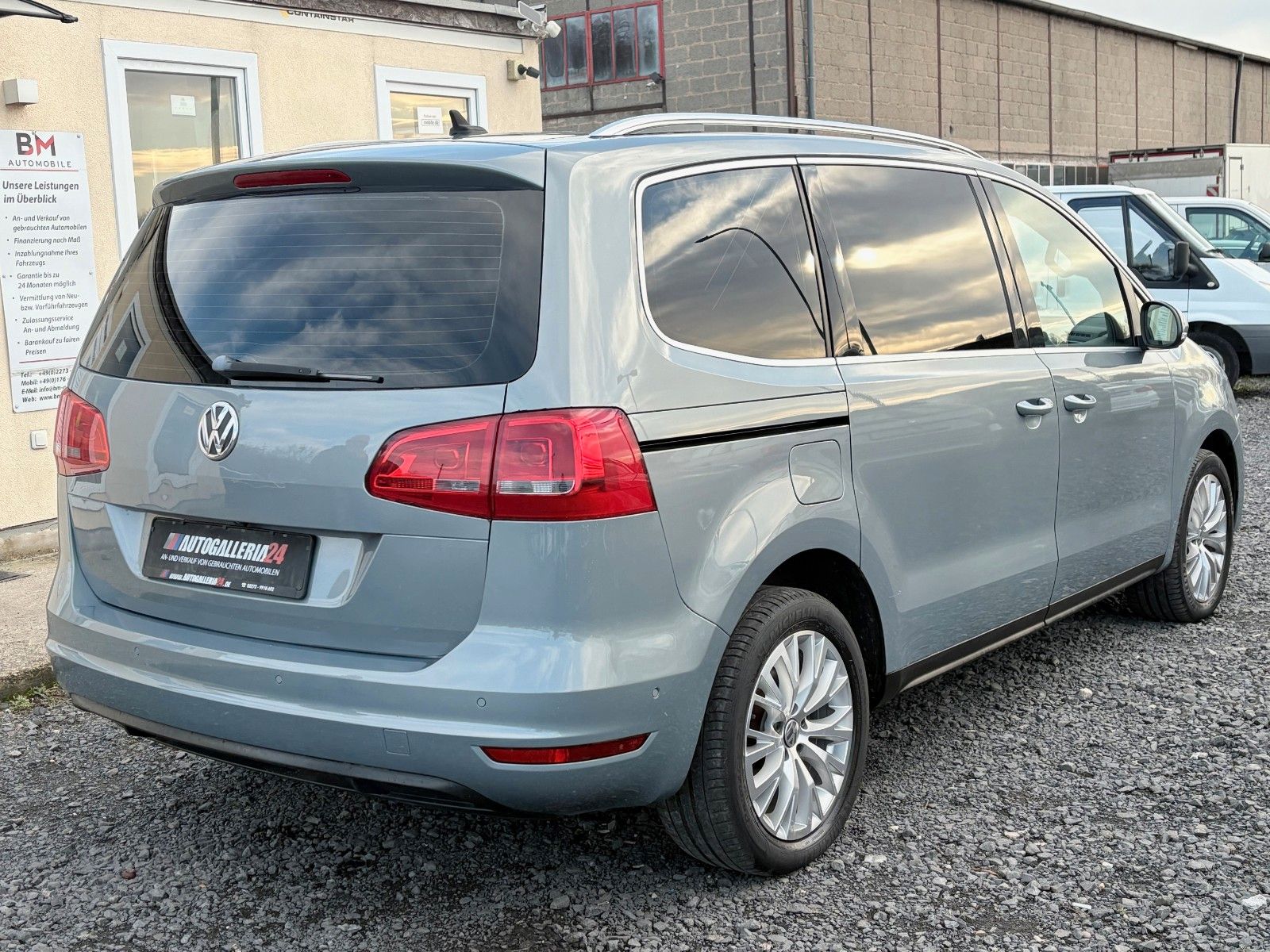 Fahrzeugabbildung Volkswagen Sharan HIGHLINE 7-SITZER Navi Leder Kamera SPORT