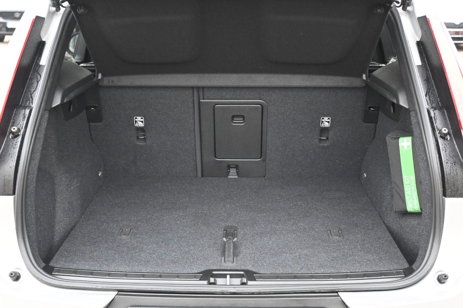 Fahrzeugabbildung Volvo XC40 Single Ext. Range Plus*LED*STHZ*CAM*BLIS