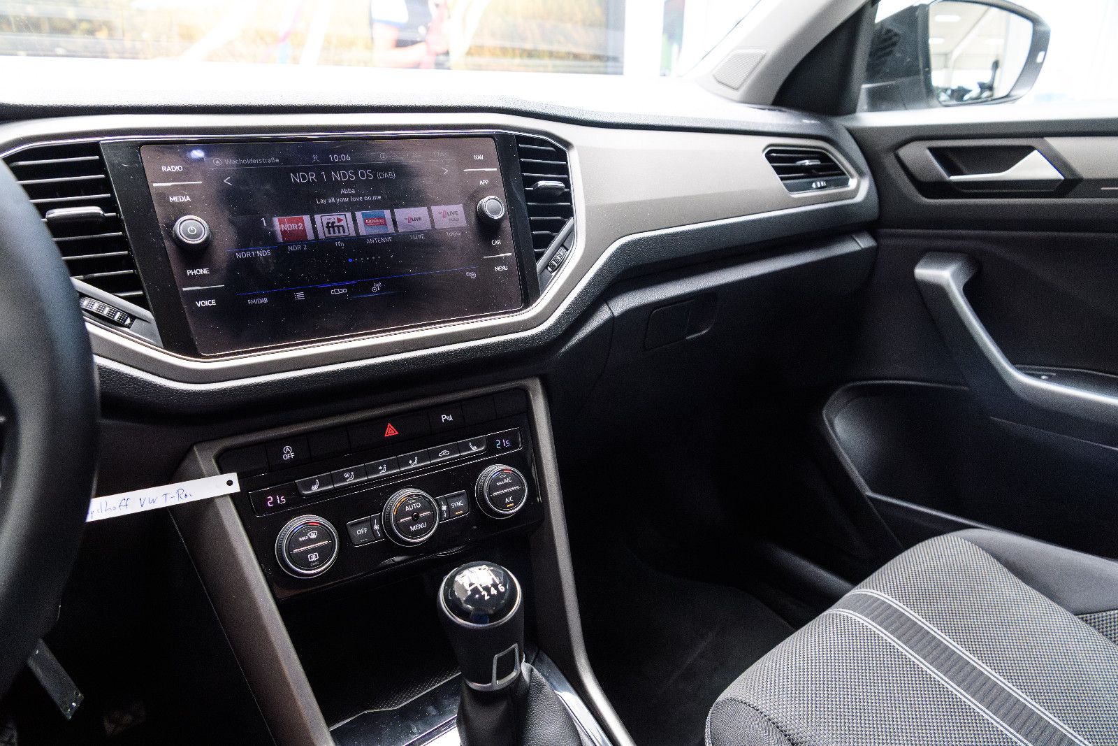 Fahrzeugabbildung Volkswagen T-Roc Style +Bicolor +Navi *GJR+SHZ+LANE ASS