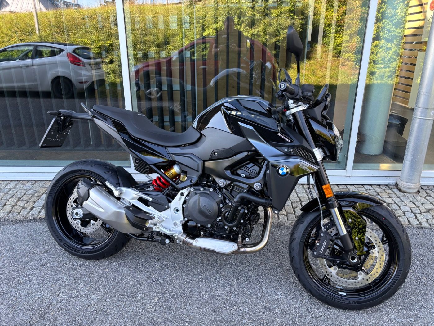 Fahrzeugabbildung BMW F 900 R Triple Black 2 Pakete