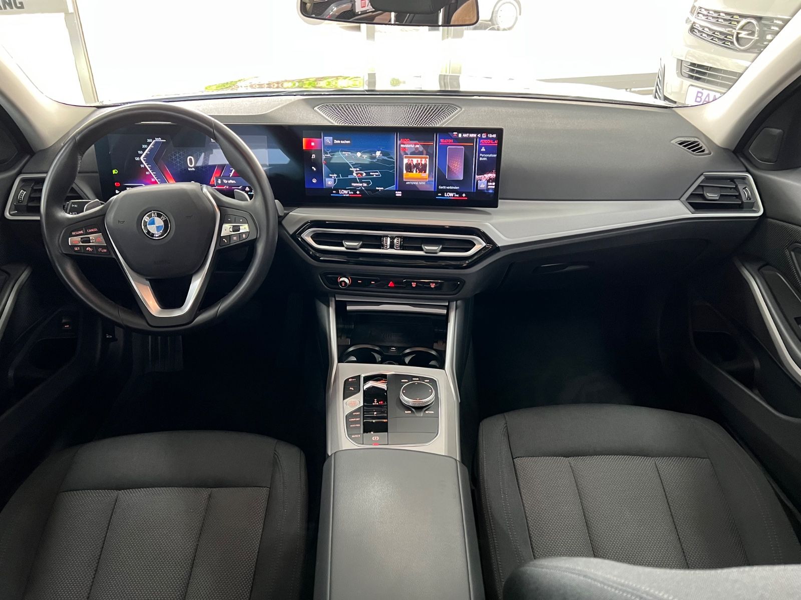 BMW 318d Touring Facelift+Keyless+Hifi+KurvenDISPLAY foto 14