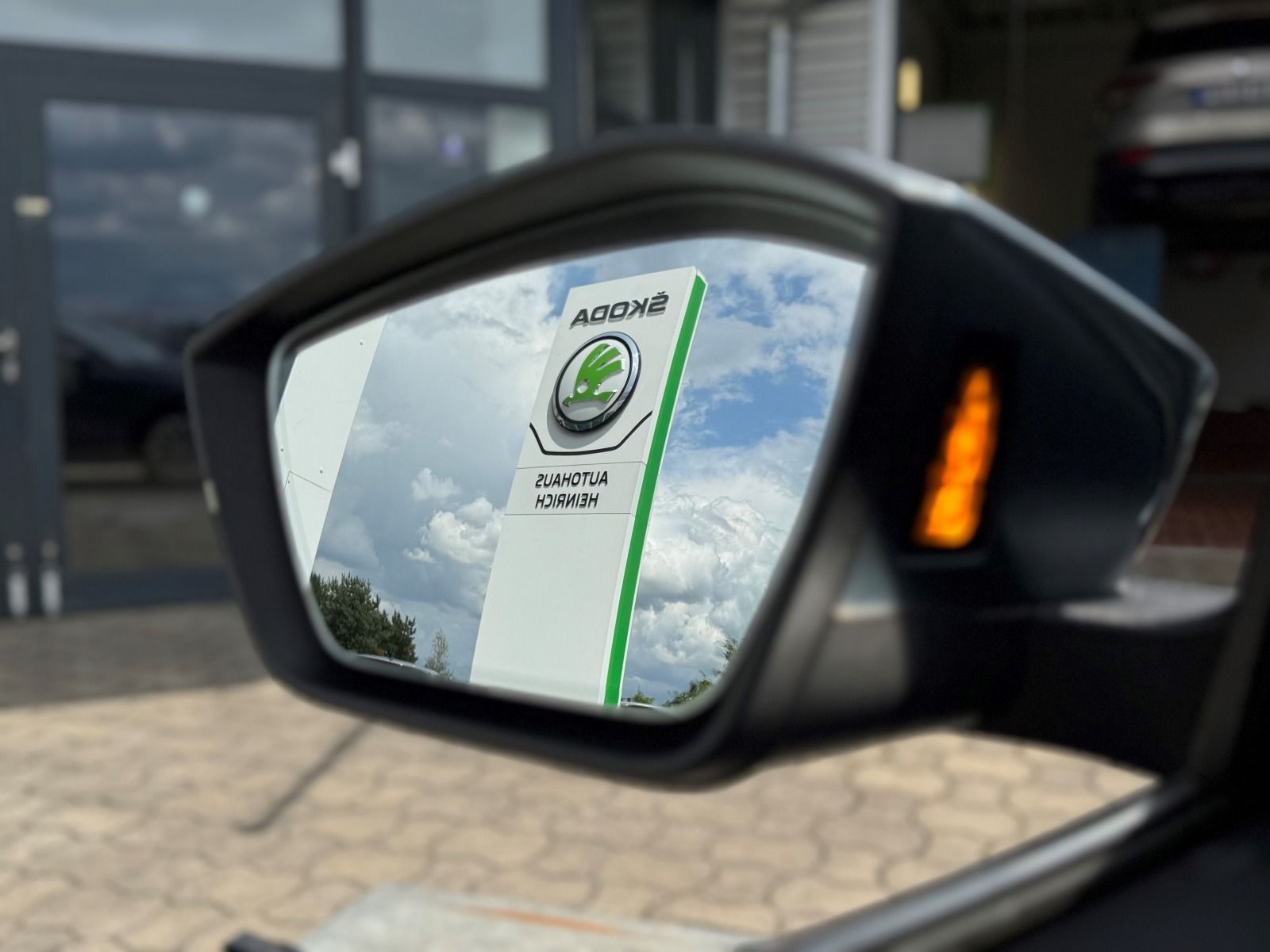 Fahrzeugabbildung SKODA Octavia Combi 1.5 TSI 6-Gang*NAVI*AHK*Head-Up*Si