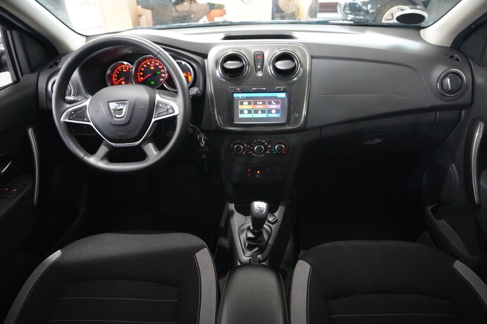 Fahrzeugabbildung Dacia Sandero II Stepway 0.9 TCE PRESTIGE NAVI/LED/SHZ