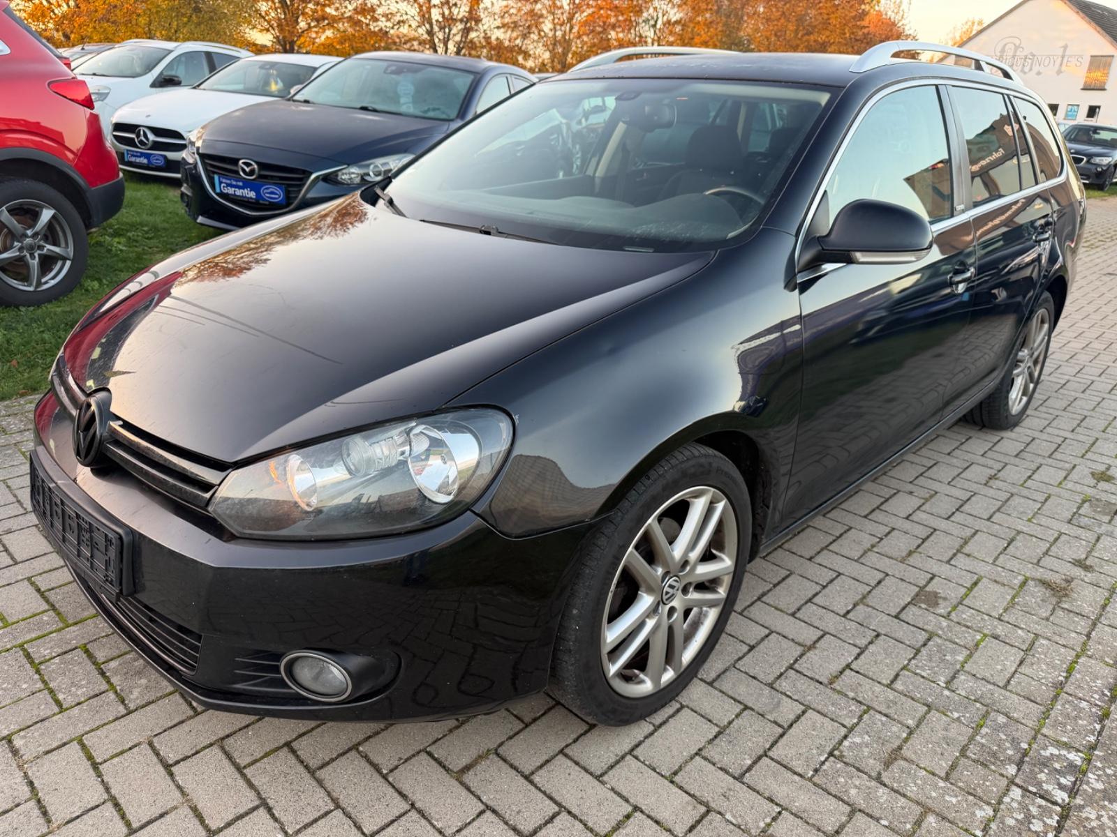 Volkswagen Golf 2012 — interior