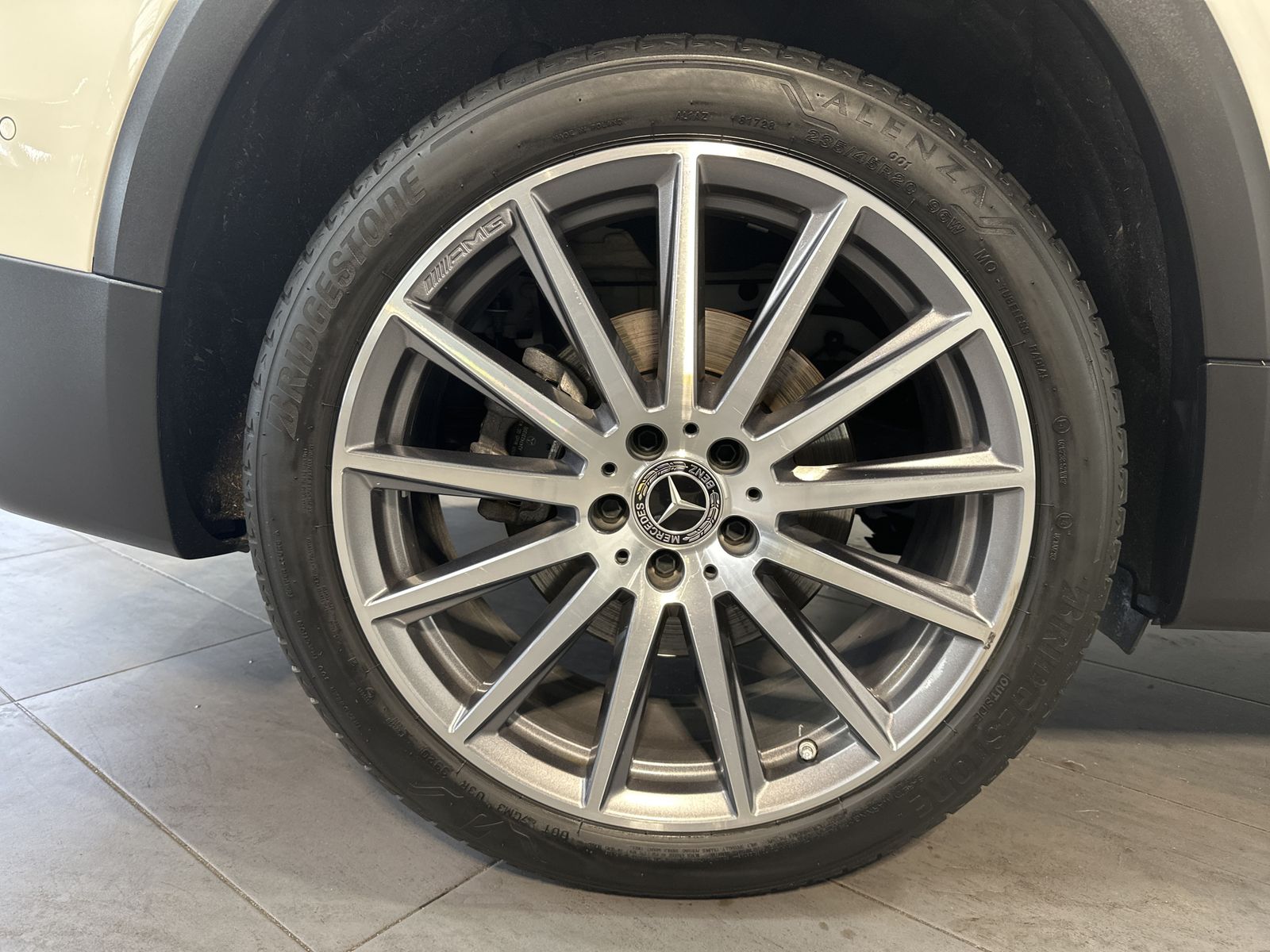 Fahrzeugabbildung Mercedes-Benz GLB 220d 4Matic AMG-Line NAV+LED+20ZO+BURMESTER