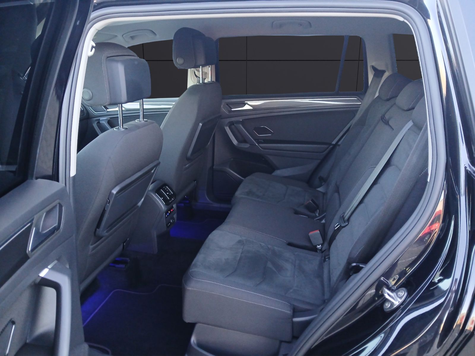Fahrzeugabbildung Volkswagen Tiguan Allspace TDI Highline DSG 4M R-Line LED A