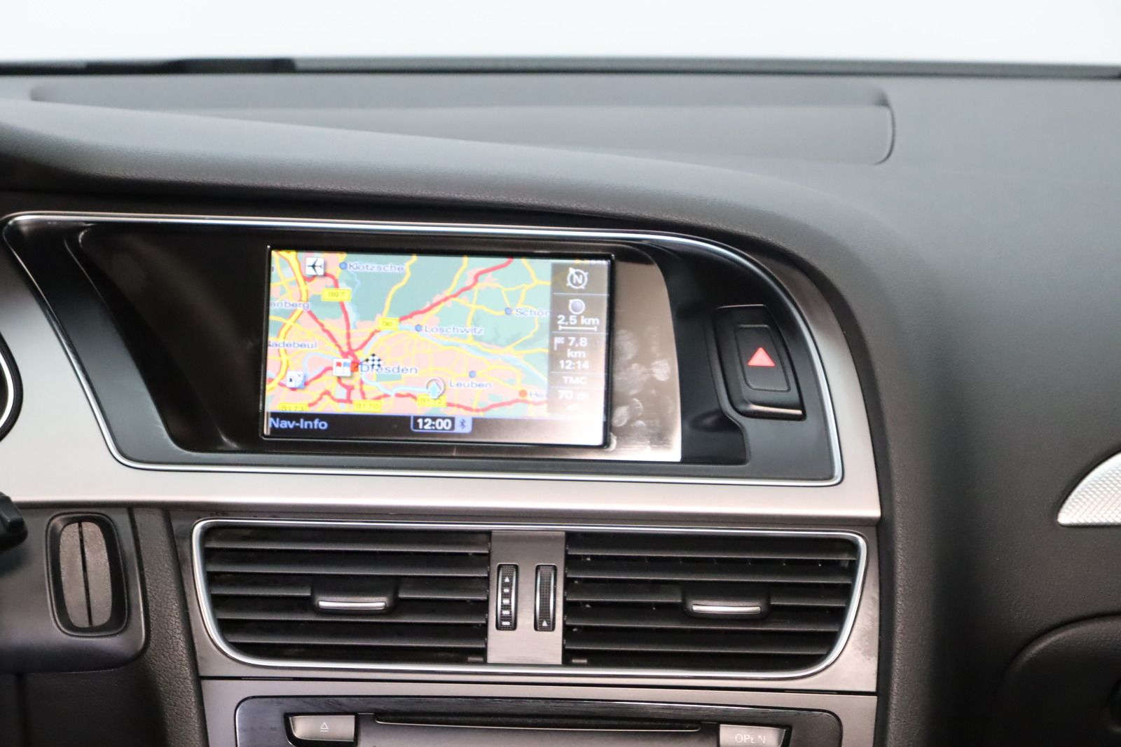 Fahrzeugabbildung Audi A4 1.8 TFSI Attraction Avant S-line * Bi-Xenon *