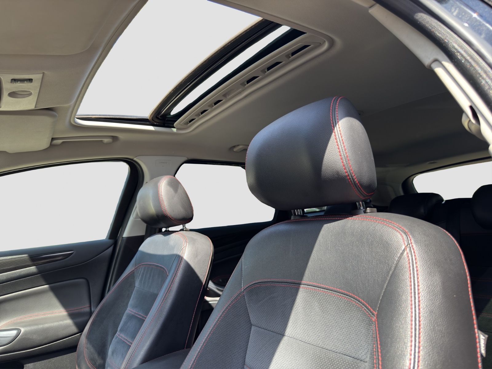 Fahrzeugabbildung Ford Mondeo Titanium S/TÜVNEU/Schiebedach