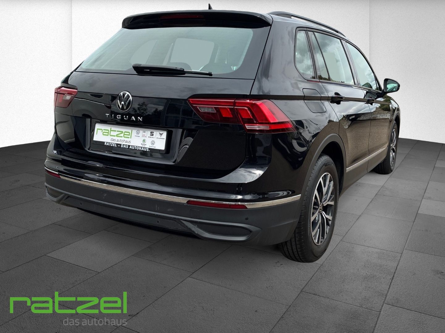 Fahrzeugabbildung Volkswagen Tiguan 1.5 TSI Life Navi Leder Digitales Cockpit