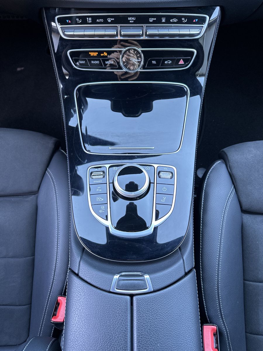 Fahrzeugabbildung Mercedes-Benz E 300de T AMG-Line NAV+LED+360°+BURMESTER+HEADUP