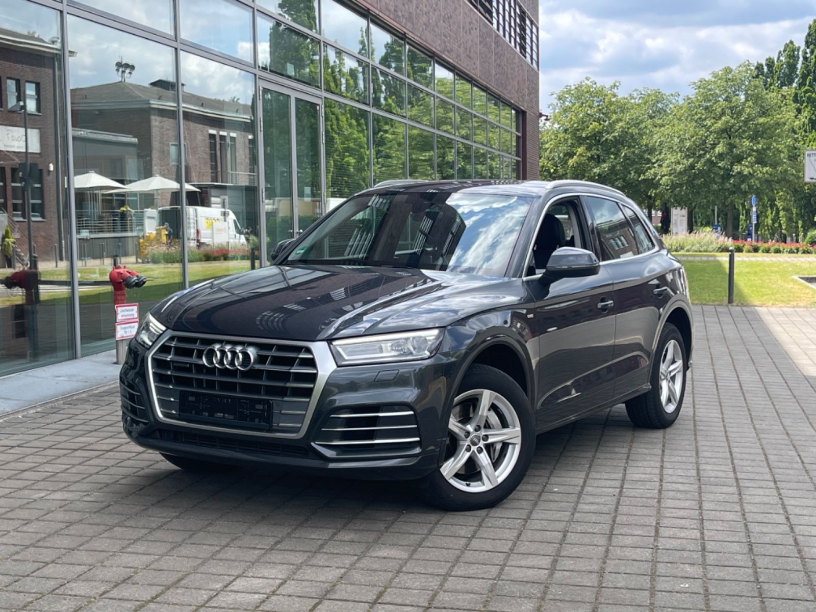 AUDI Q5 quattro sport 3.0L S-LINE/ALCANTARA/SHZ/NAVI/