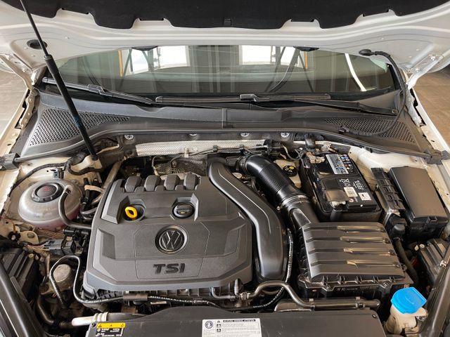 Volkswagen Golf VII Lim. Highline 1.5 TSI *1.HAND*LED*AHK*