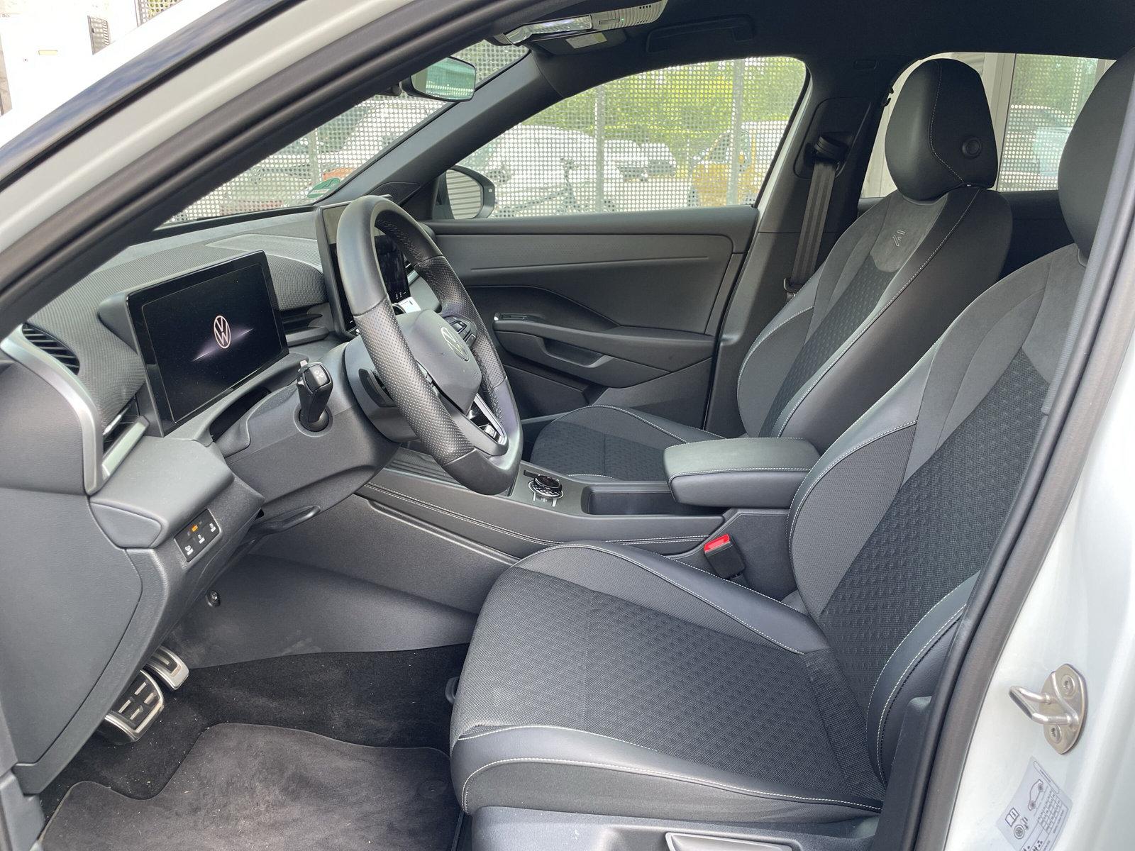 Volkswagen T-Roc 1.5 eTSI DSG R-Line NEUES MODELL MATRIX Hu