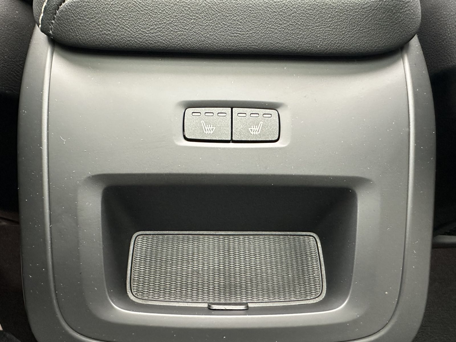 Fahrzeugabbildung Volvo XC60 T6 Plus Dark AT AWD NAV+LED+ACC+360°+PANO