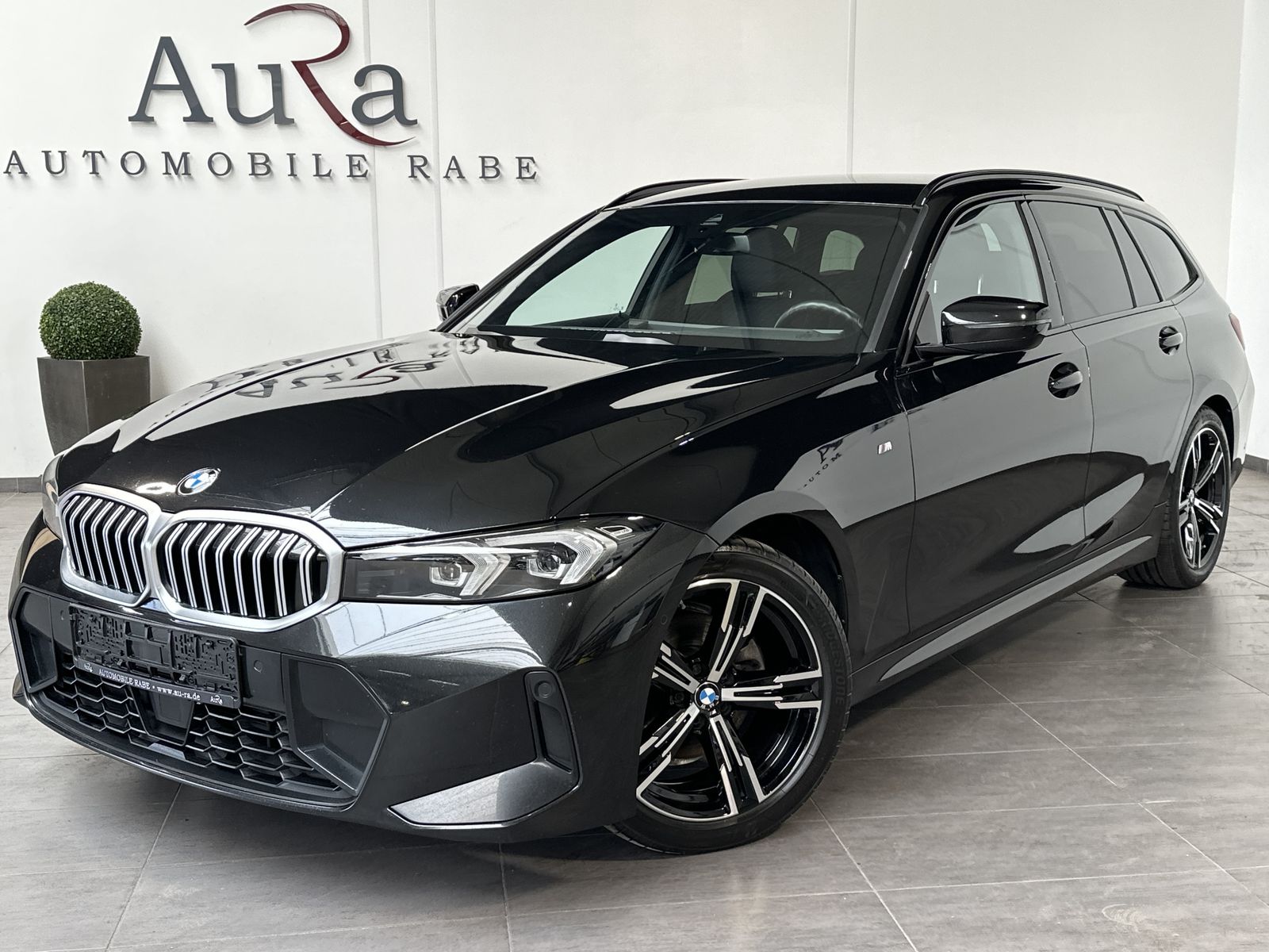 Fahrzeugabbildung BMW 320d Touring M-Sport NAV+LED+ACC+SHZ+VCOCKPIT+PP