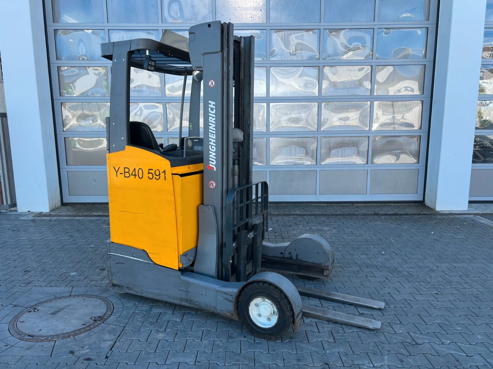 Fahrzeugabbildung Jungheinrich ETV C16 / Triplex 5.72m / SS / nur 2.836h / 2016